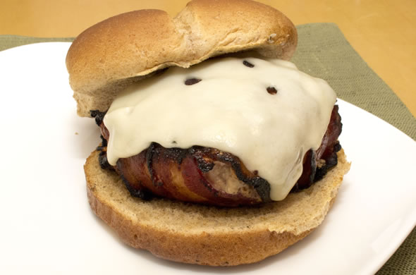 bacon_burger_cooked_590_390