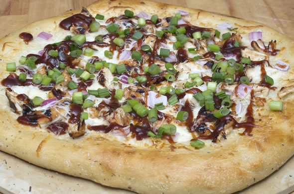 bbq_pizza_baked_590_390
