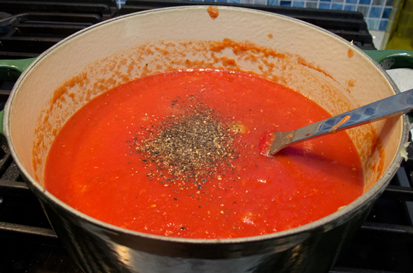 tomato_soup_pot_590_390