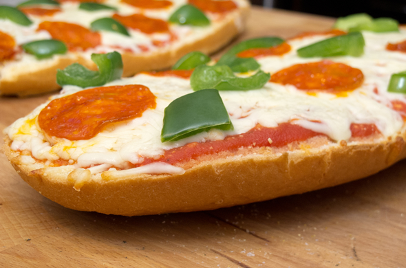 french_bread_pizza_baked_590_390
